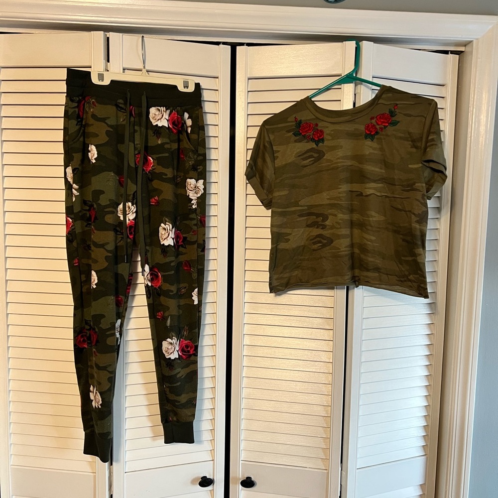 2 PC Lounge Set. Cold Crush/Justify SZ LG‎ & SM